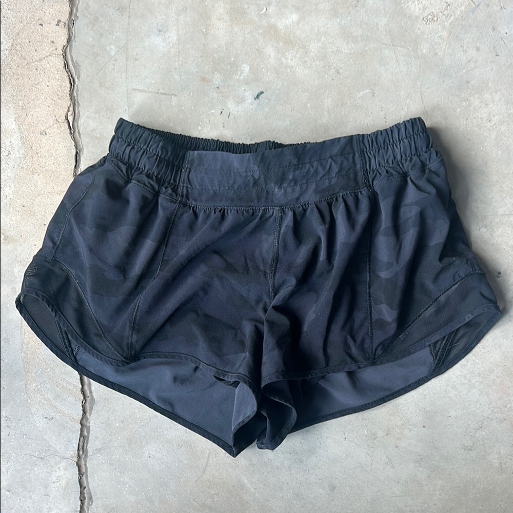 Black Camo size 6 great condition